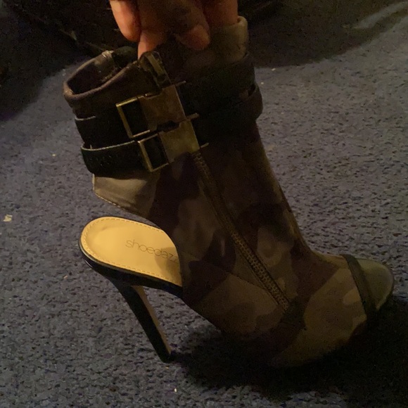 Camo Slingback Heels - Picture 2 of 4